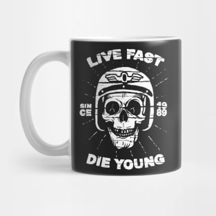 Live Fast Die Young Skull Helmet Biker Graphic – Retro Motorcycle Rider Design Mug